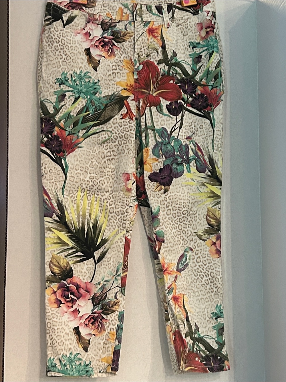 Chico's Cream Floral & Tropical Print Cropped Pants Size 0.5